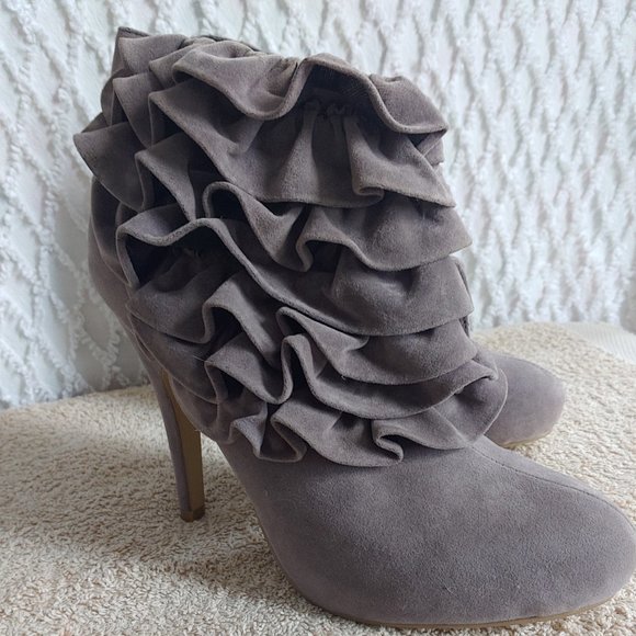 FAHRENHEIT Ruffle Booties Faux Suede Grey - Picture 1 of 8